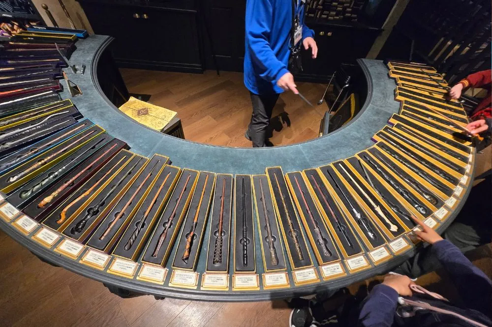 ワーナー ブラザース スタジオツアー東京 – メイキング・オブ・ハリー・ポッターお土産ショップで杖選び