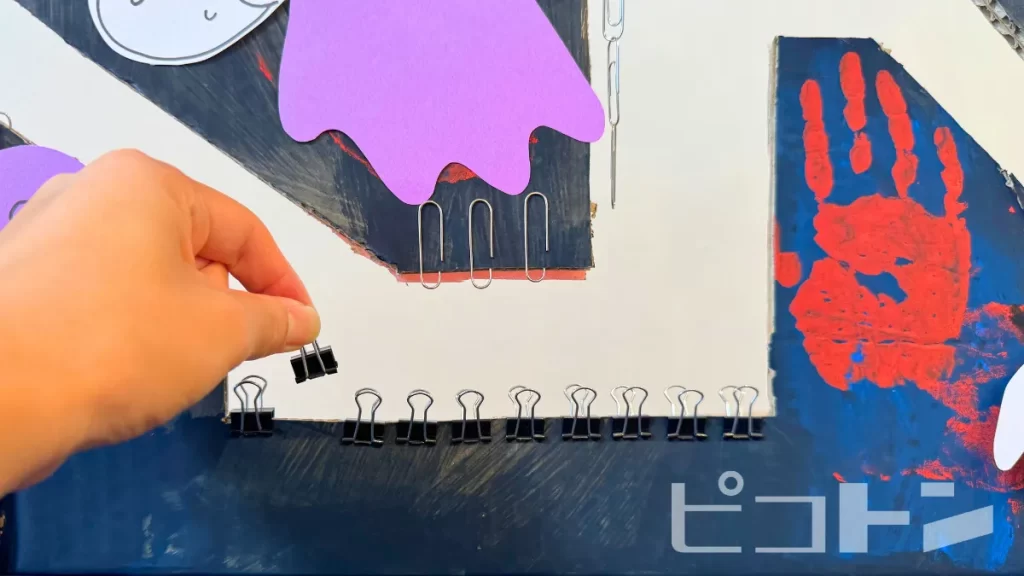 クリップを止めているところ