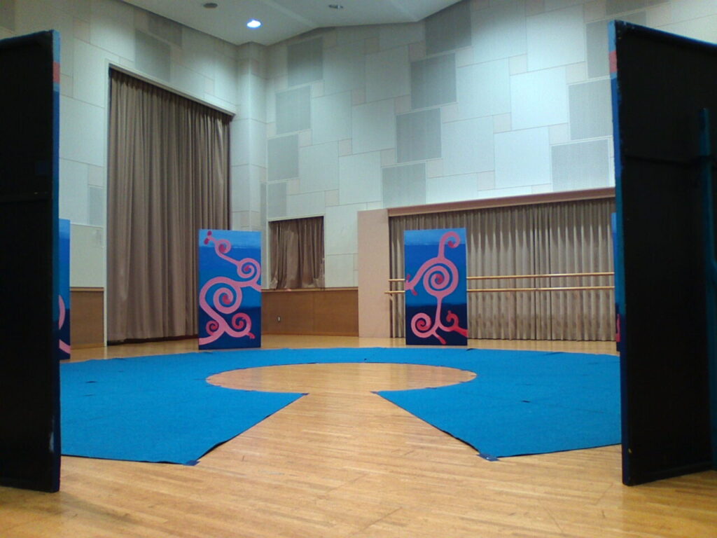 「ぐるぐる」 の舞台装置